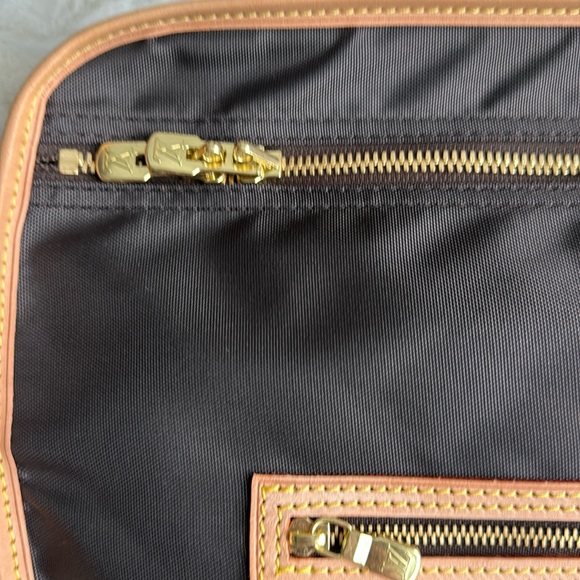 LOUIS VUITTON
Monogram Canvas Garment Carrier Bag. Made in France. - Picture 10 of 16